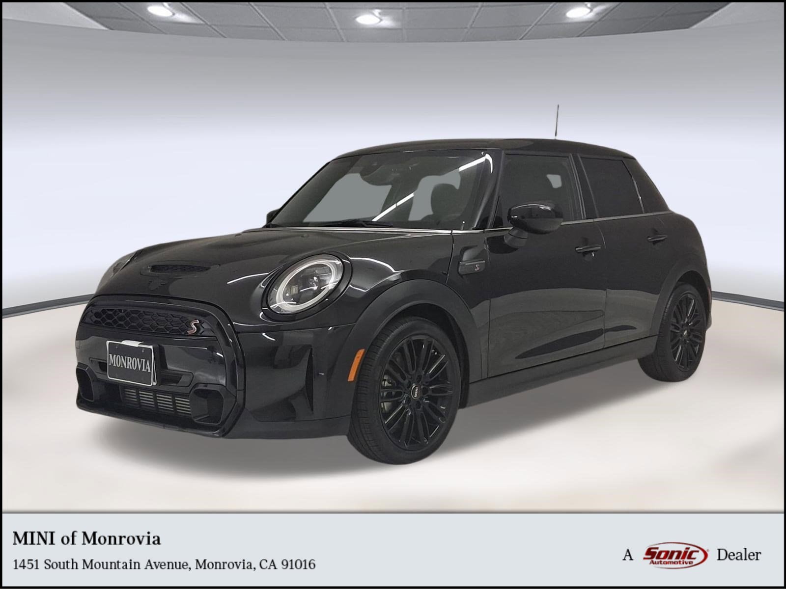 2024 MINI Hardtop Cooper S's photo