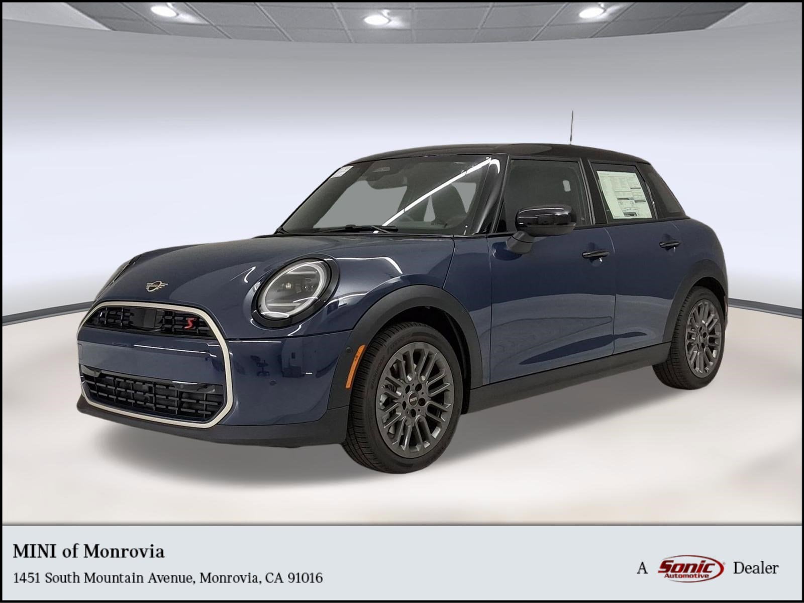 2026 MINI Hardtop Cooper S Signature's photo