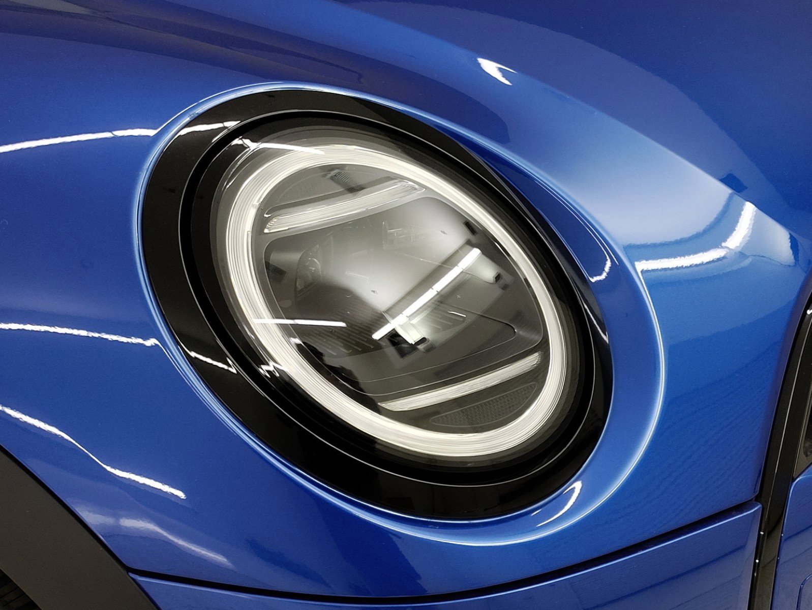 2025 Mini Cooper Signature photo 3