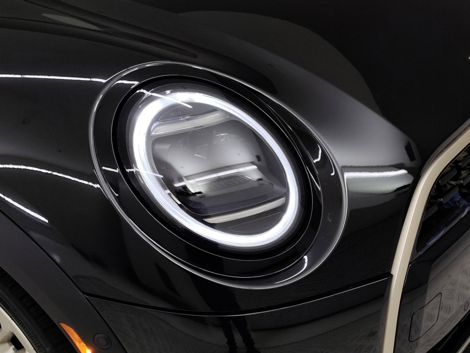 2025 Mini Cooper Signature photo 3