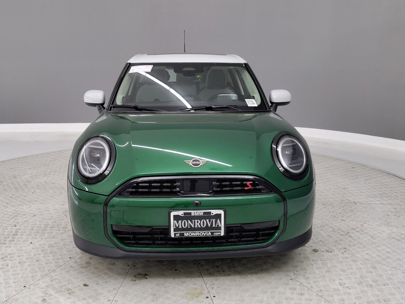 2025 Mini Cooper 4 Door Hardtop Iconic photo 2