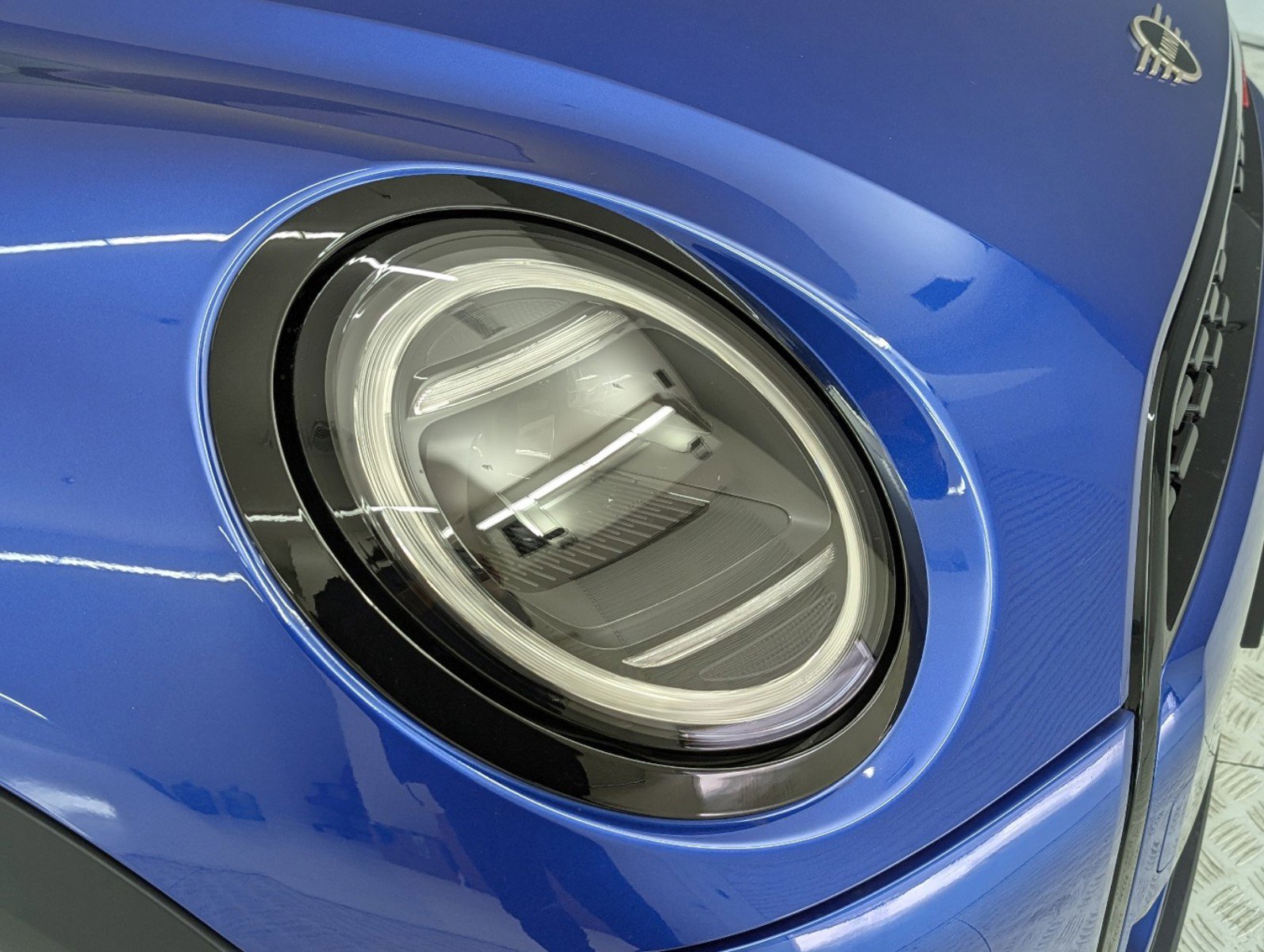 2025 Mini Cooper Signature photo 3