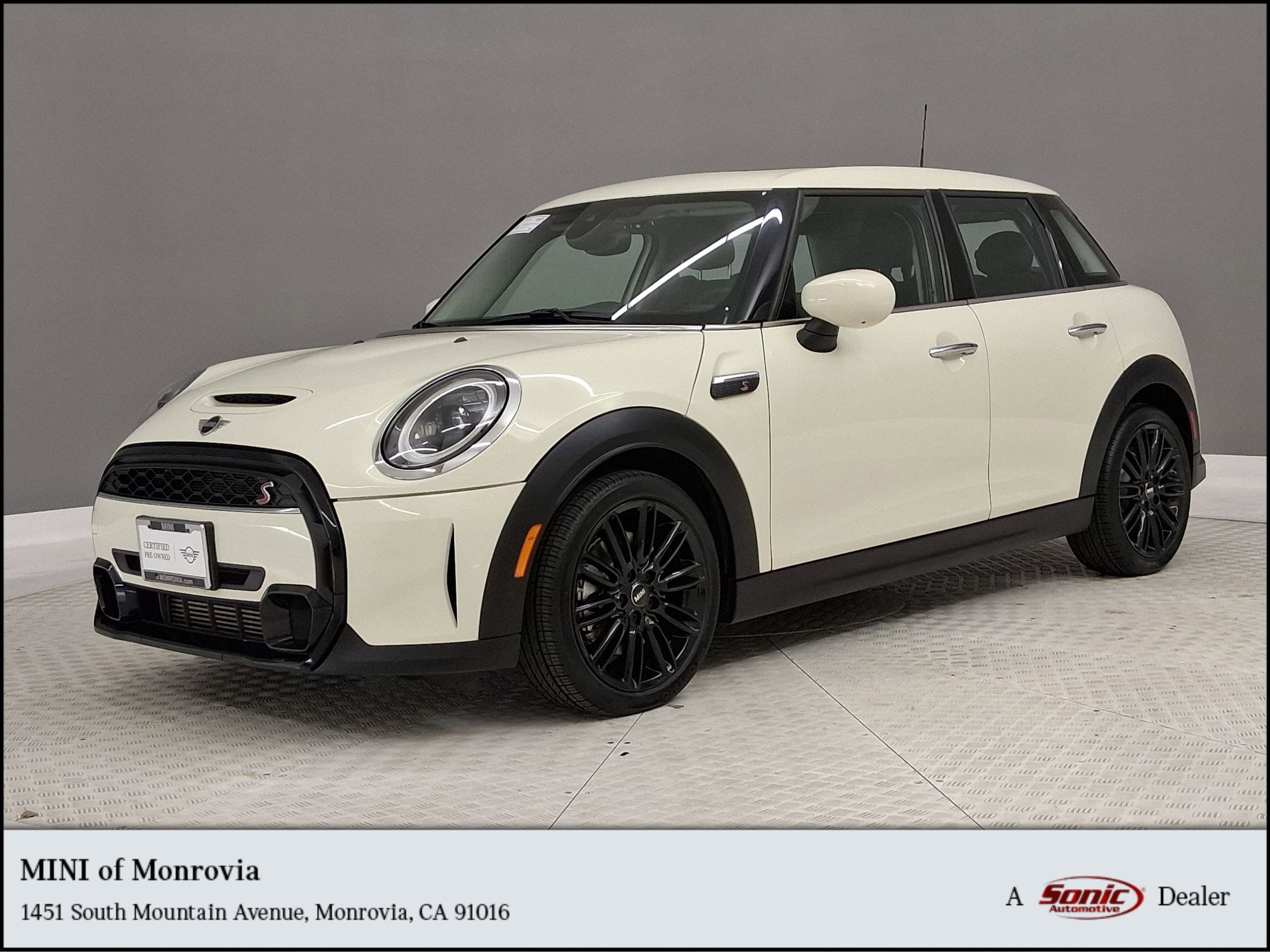 2023 MINI Hardtop Cooper S's photo
