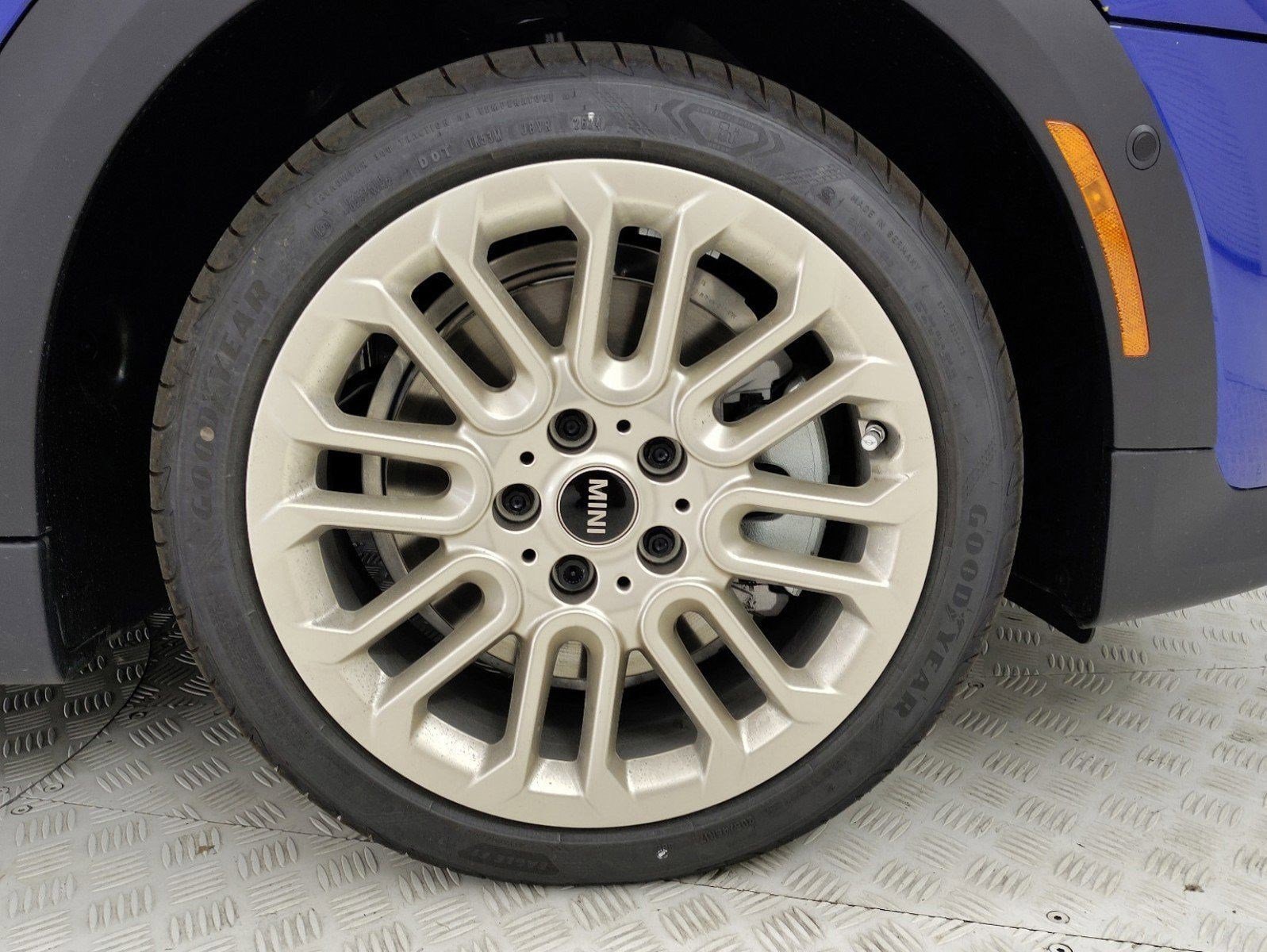 2025 MINI Hardtop 4 Door Cooper S photo 4