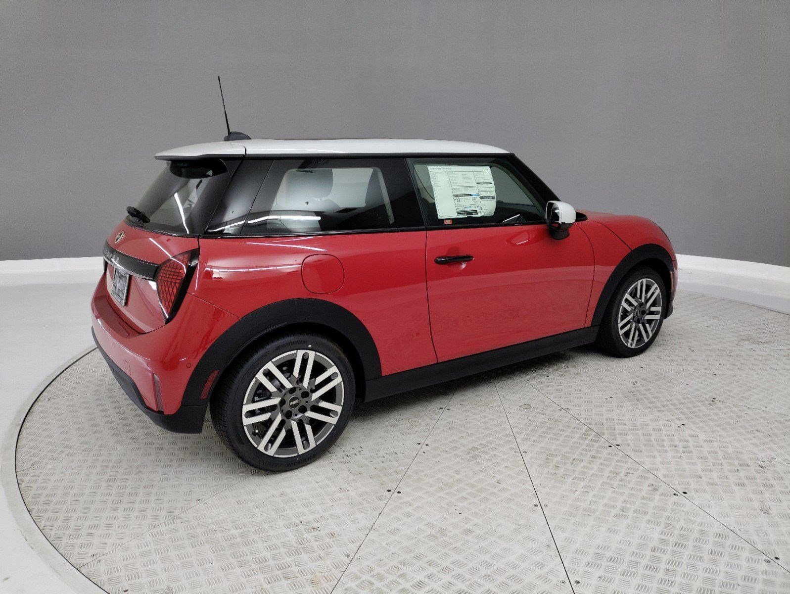 2025 MINI Hardtop 2 Door Cooper photo 6