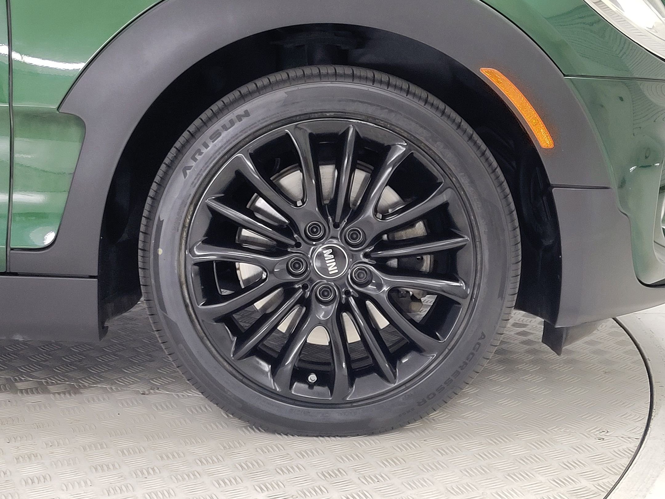 2017 Mini Clubman Base S ALL4 photo 4