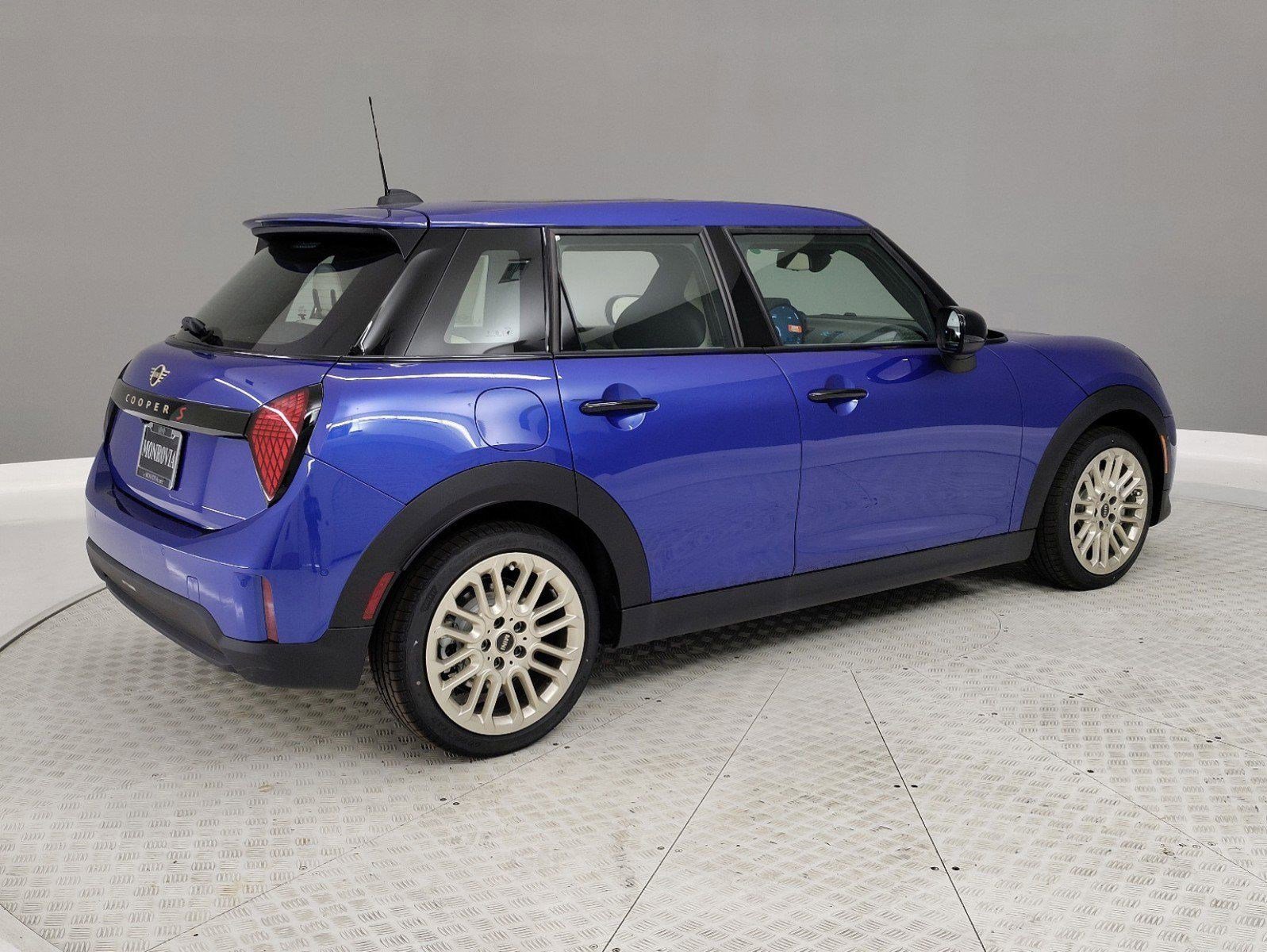 2025 MINI Hardtop 4 Door Cooper S photo 6