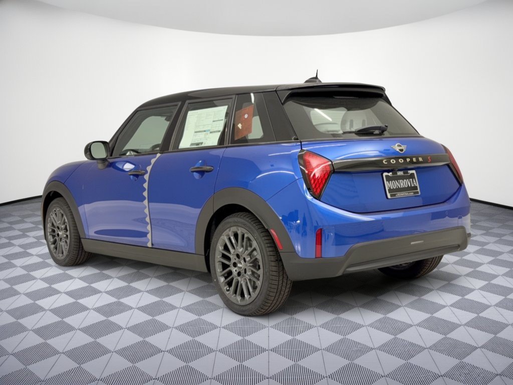 New 2027 MINI 4 Door Signature Plus Hatchback