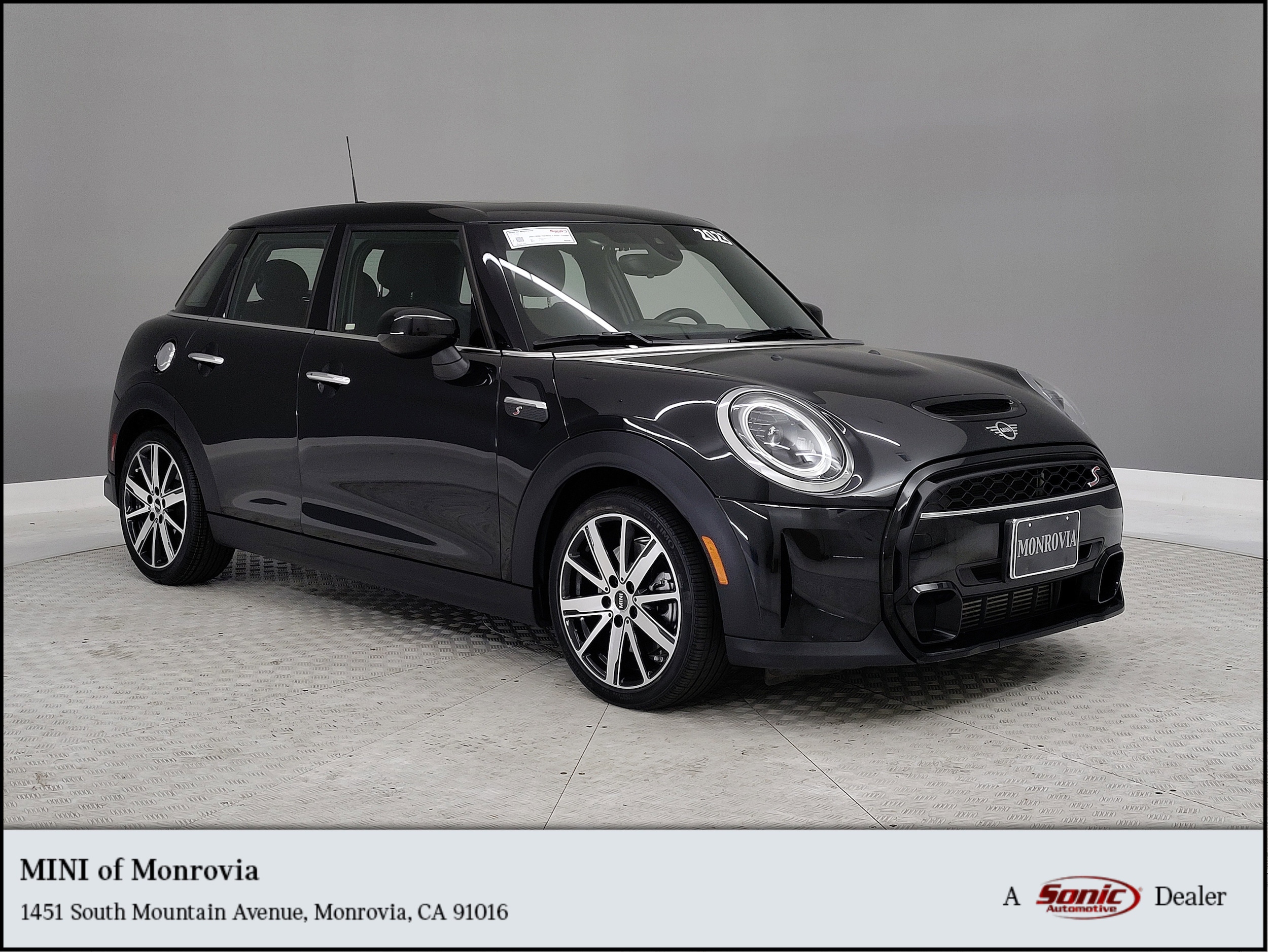 2023 MINI Hardtop 4 Door S's photo