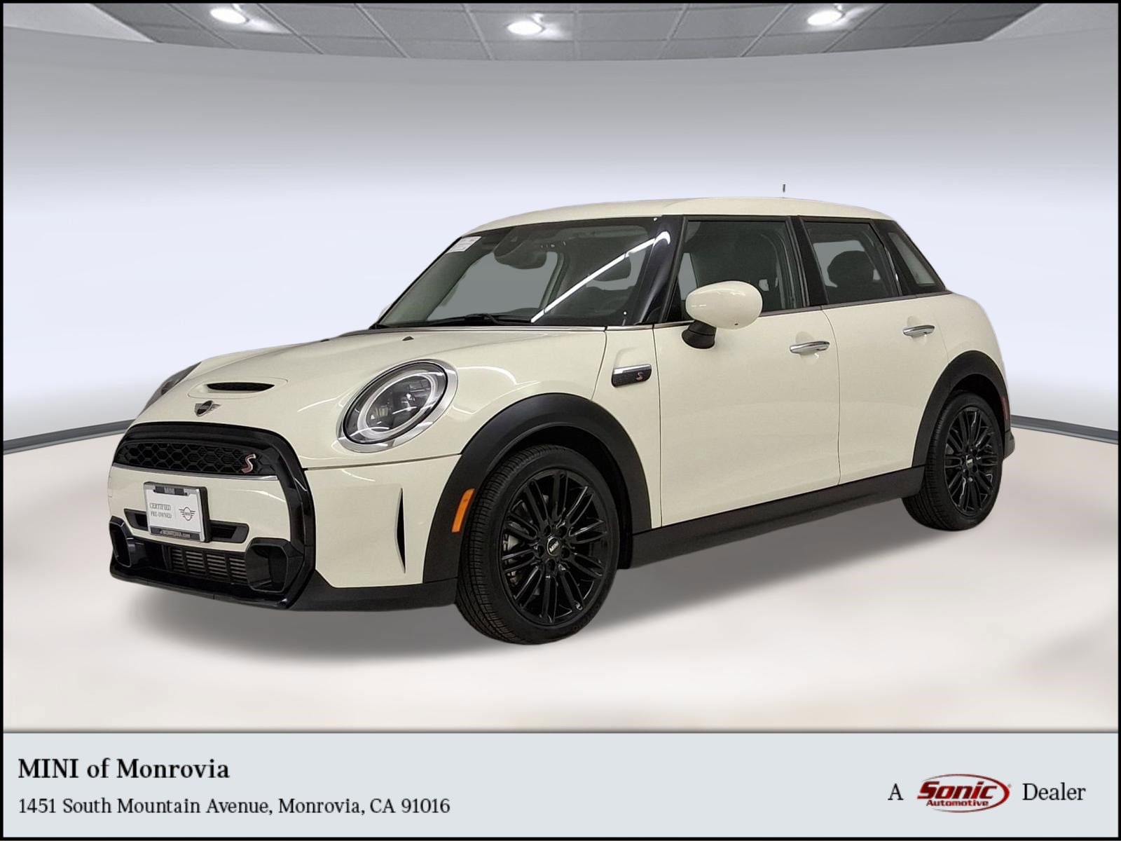 2023 MINI Hardtop Cooper S's photo