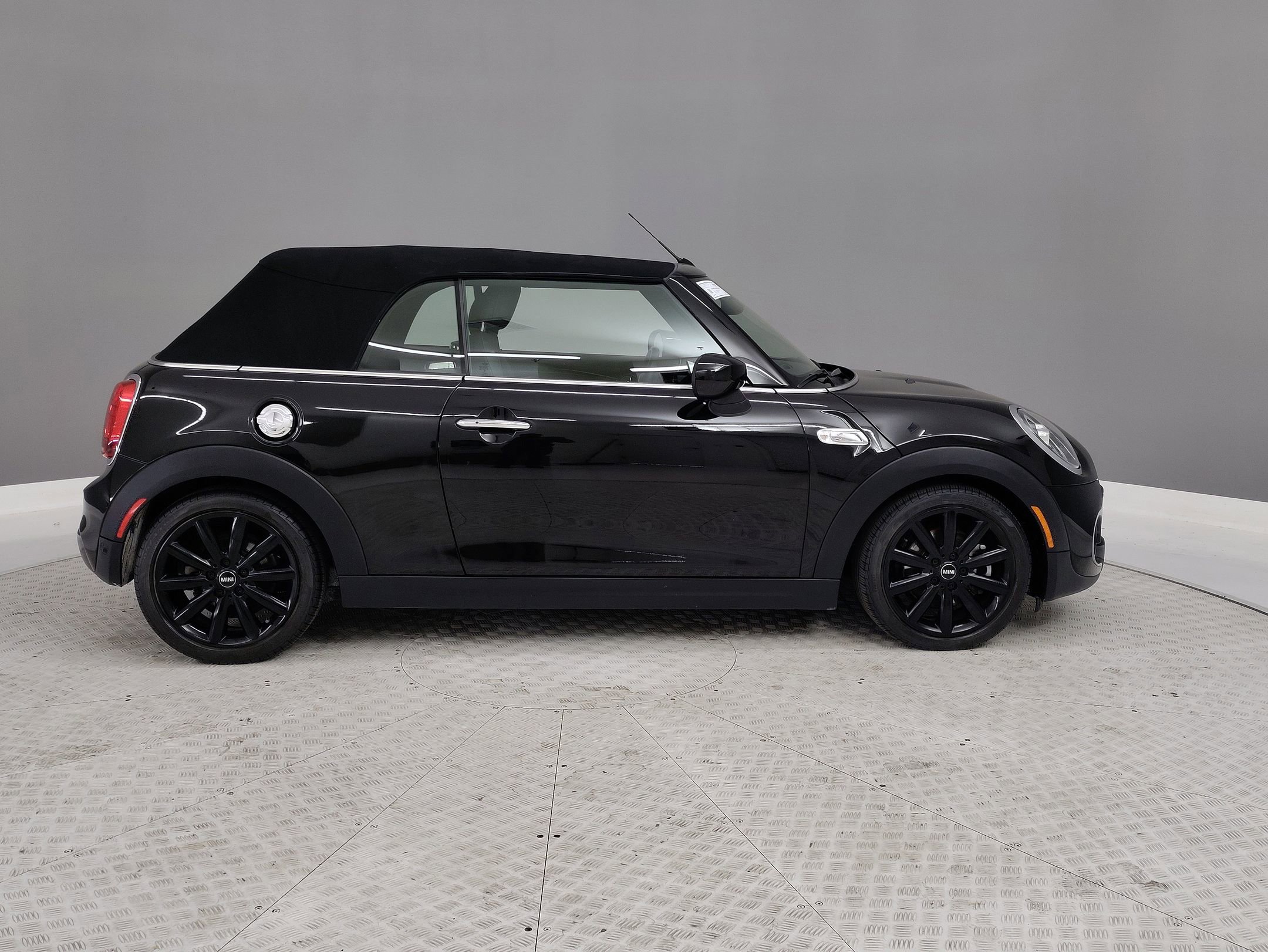 2020 Mini Cooper Convertible S photo 2