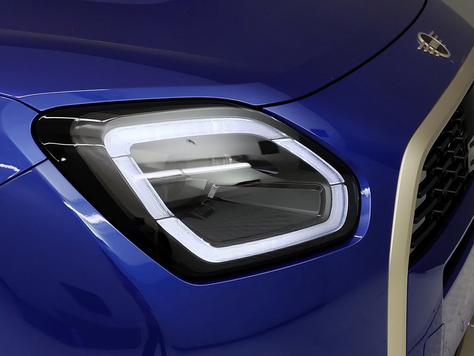 2025 Mini Countryman Iconic photo 3