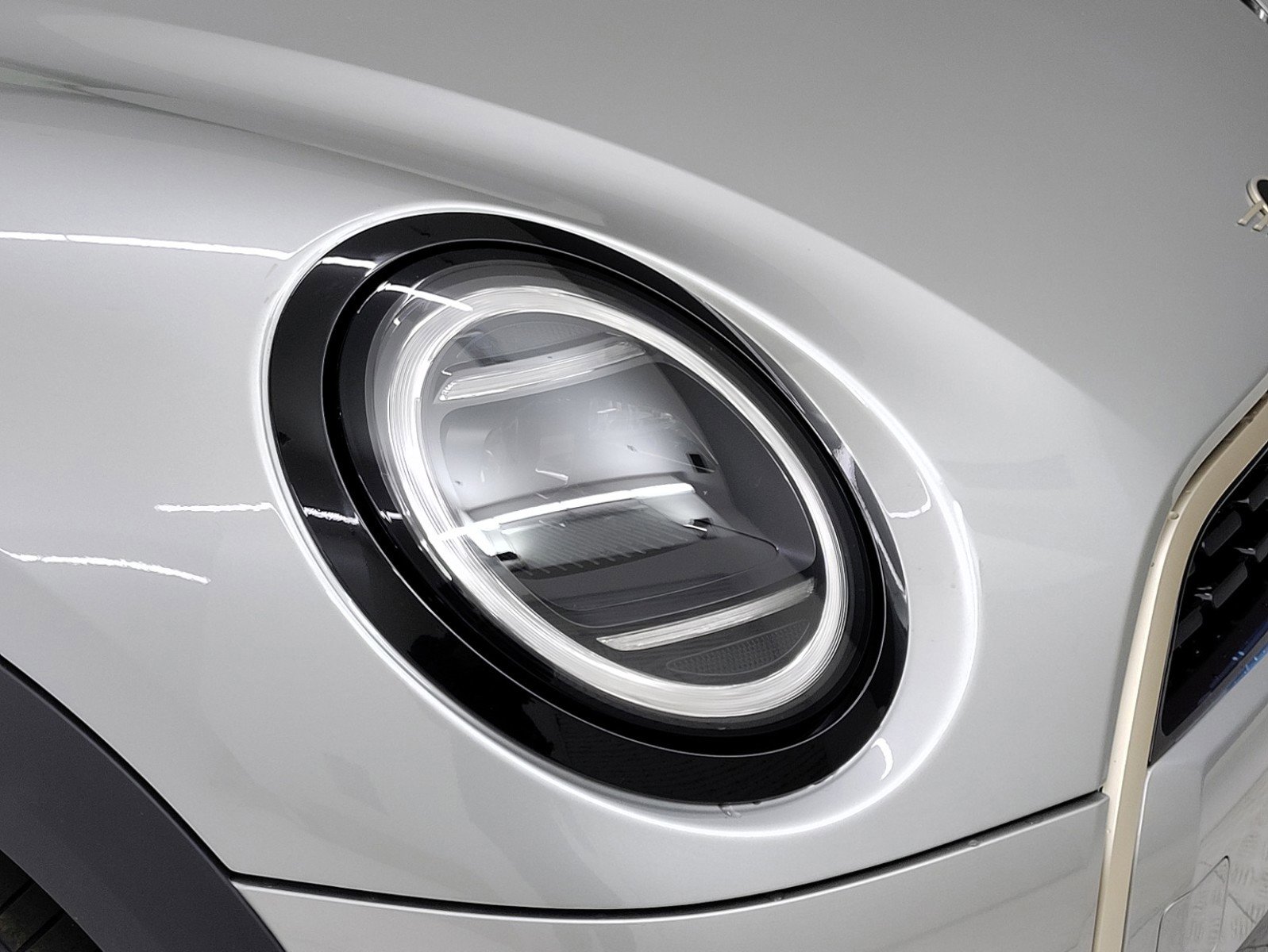 2025 Mini Cooper S Iconic photo 3