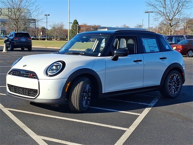 2025 Mini Cooper 4 Door Hardtop Signature photo 3