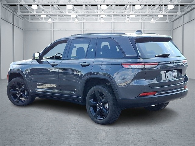 2023 Jeep Grand Cherokee Altitude photo 4