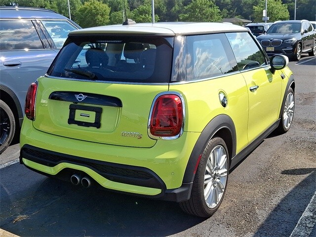 2023 Mini Cooper 2 Door Hardtop Signature photo 3