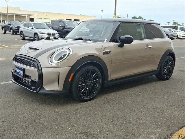 2024 Mini Cooper 2 Door Hardtop Signature photo 3