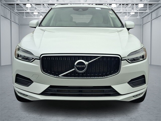 2021 Volvo XC60 T5 Momentum photo 2