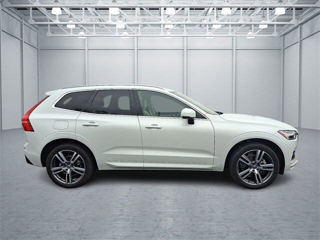 2021 Volvo XC60 T5 Momentum photo 4