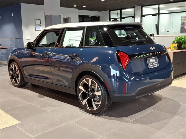 2025 Mini Cooper 4 Door Hardtop S Iconic photo 3