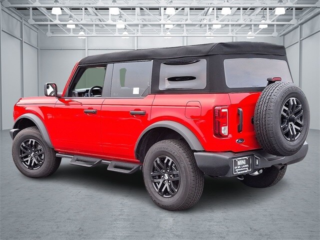 2023 Ford Bronco Base photo 3
