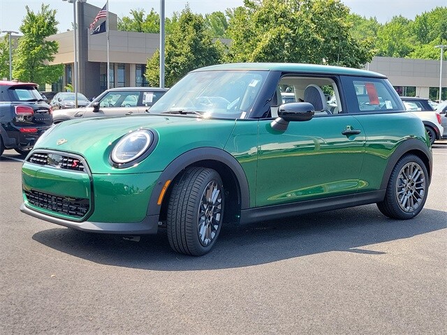 2025 Mini Cooper 2 Door Hardtop Signature photo 3