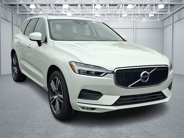 2021 Volvo XC60 T5 Momentum photo 3