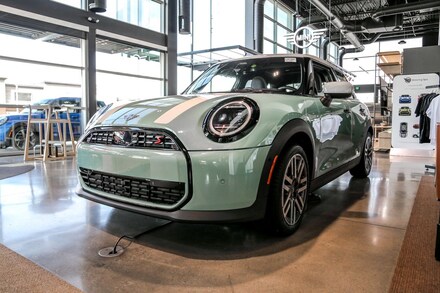 2026 MINI 4 Door Signature Plus Hatchback