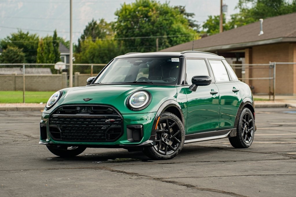 2025 MINI Hardtop 4 Door Iconic