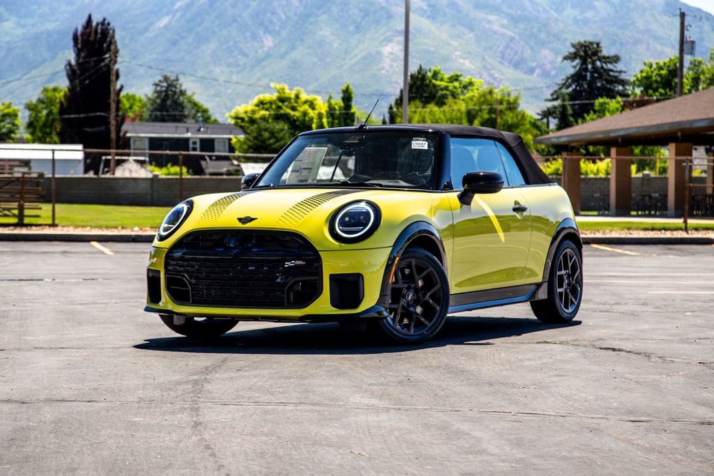 2026 MINI Convertible Cooper S's photo