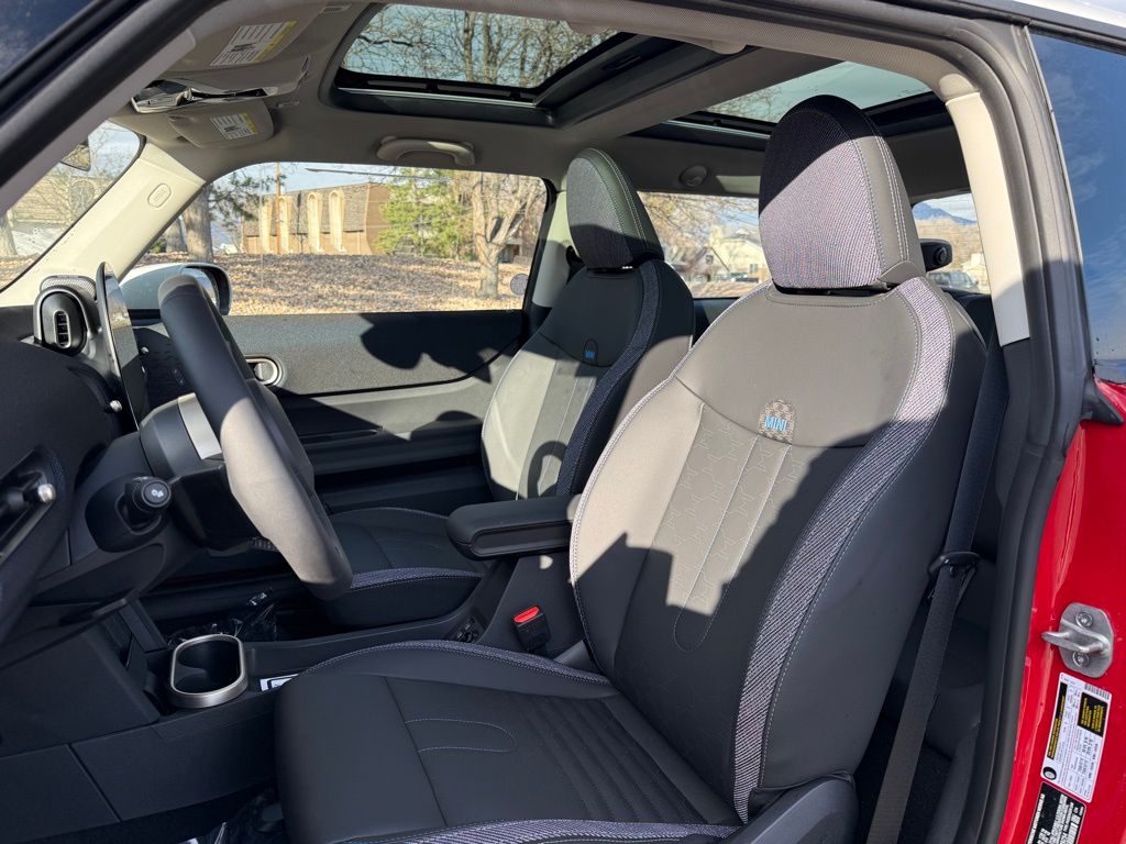 2026 MINI Hardtop 2 Door - Photo 15