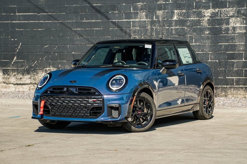 2025 MINI Hardtop 4 Door Iconic