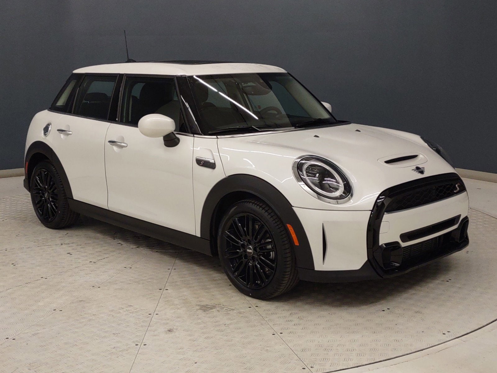 Used 2024 MINI Hardtop 4 Door S with VIN WMW53DK03R2V58490 for sale in Brentwood, TN