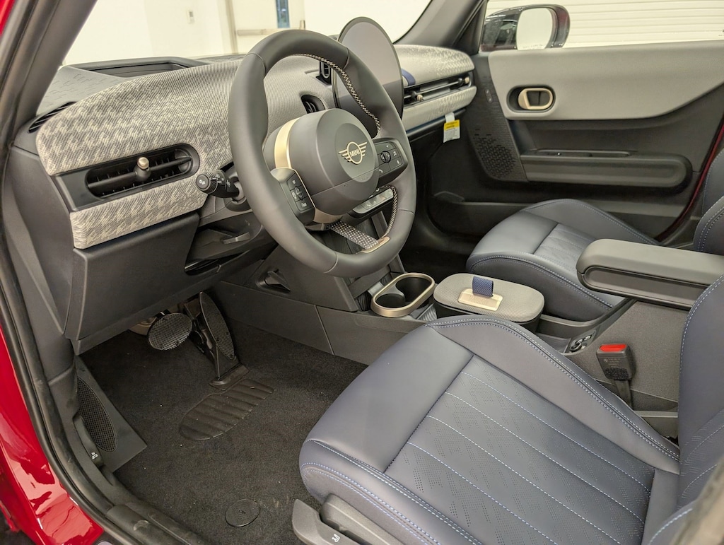 New 2025 MINI Hardtop 4 Door Signature Plus Hatchback