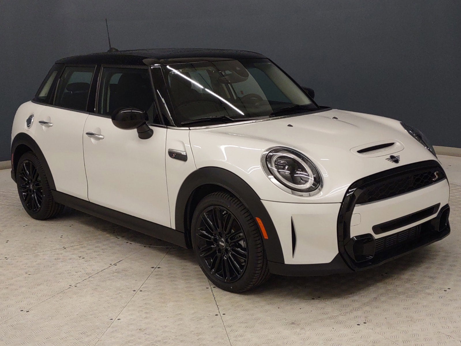 Used 2024 MINI Hardtop 4 Door S with VIN WMW53DK06R2V45894 for sale in Brentwood, TN