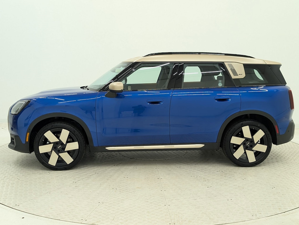 New 2026 MINI Countryman Signature Plus SUV