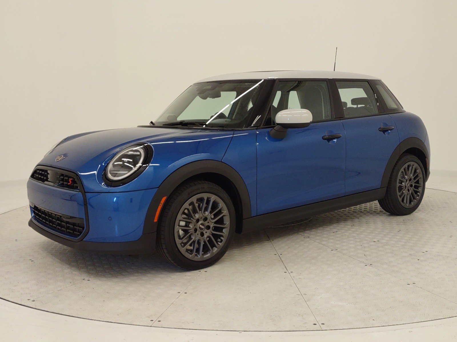 2025 Mini Cooper 4 Door Hardtop Signature photo 4
