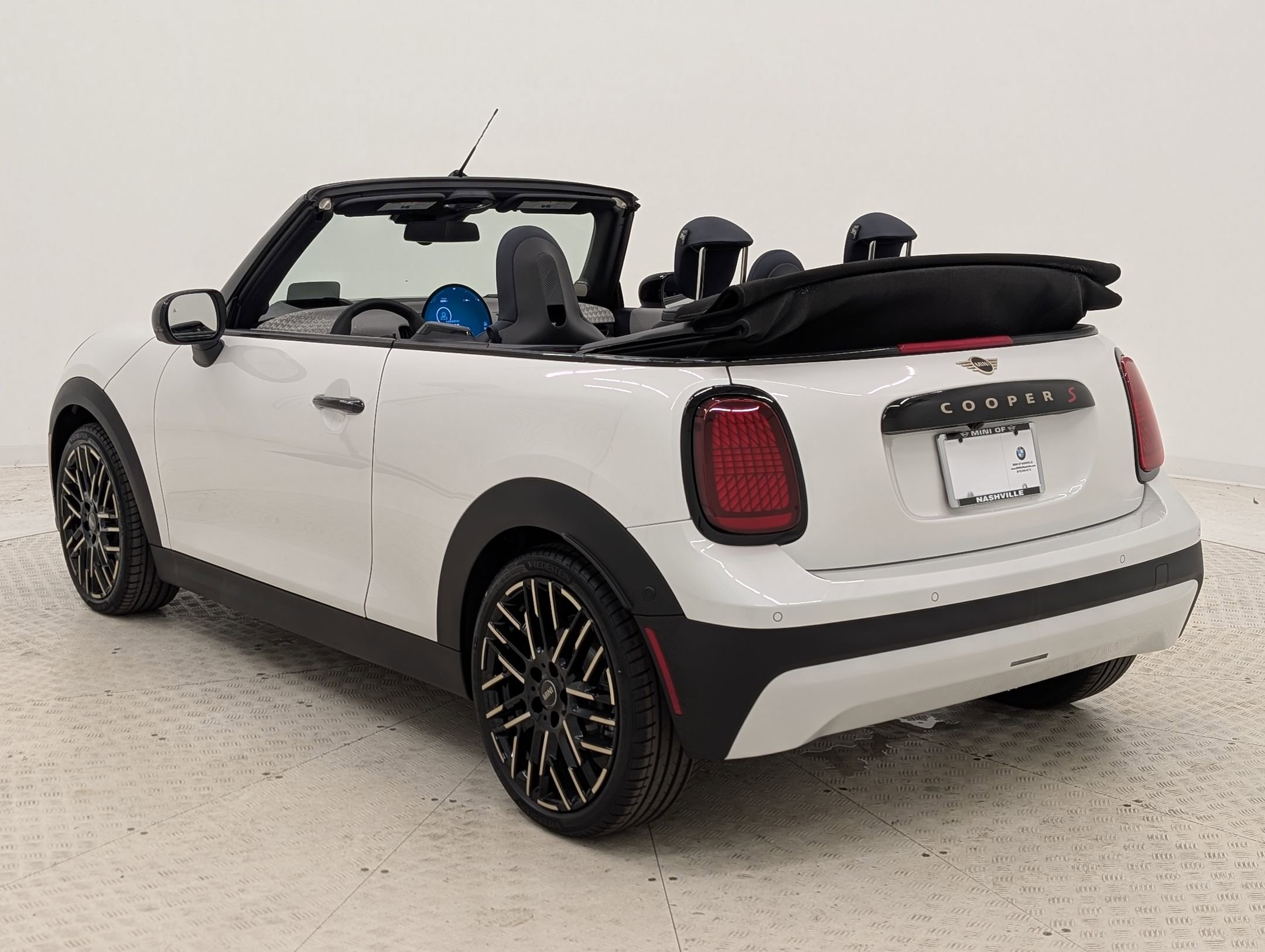 2026 Mini Cooper Convertible Iconic photo 3