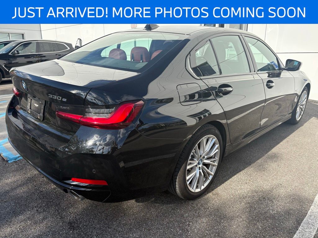 2023 Bmw 330e xDrive Sedan photo 2
