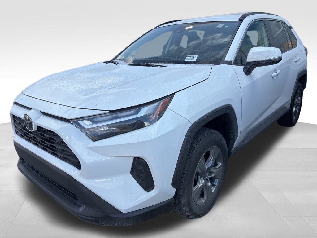 2024 Toyota RAV4 XLE's photo