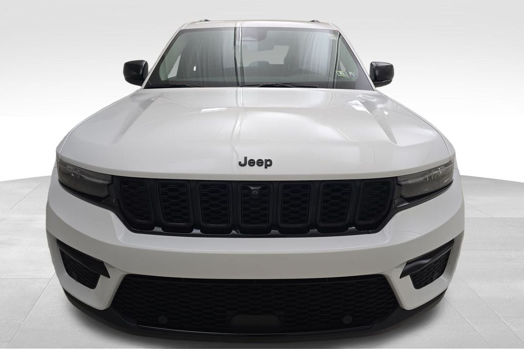 2023 Jeep Grand Cherokee Limited photo 2