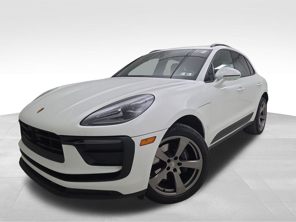2024 Porsche Macan T's photo