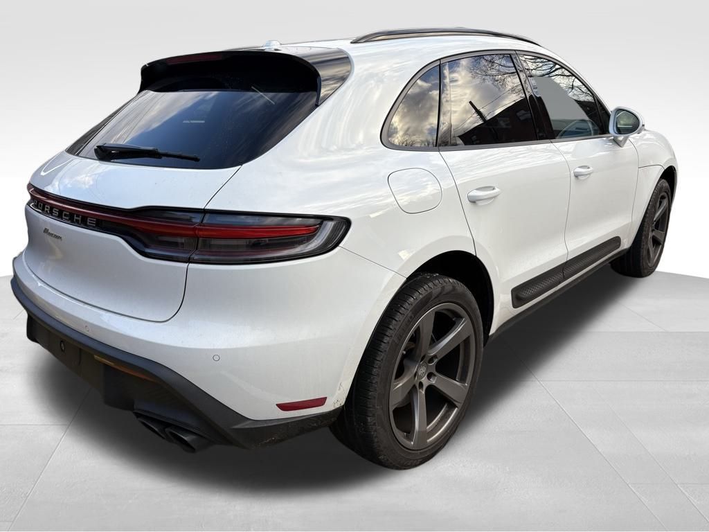 2024 Porsche Macan T photo 3