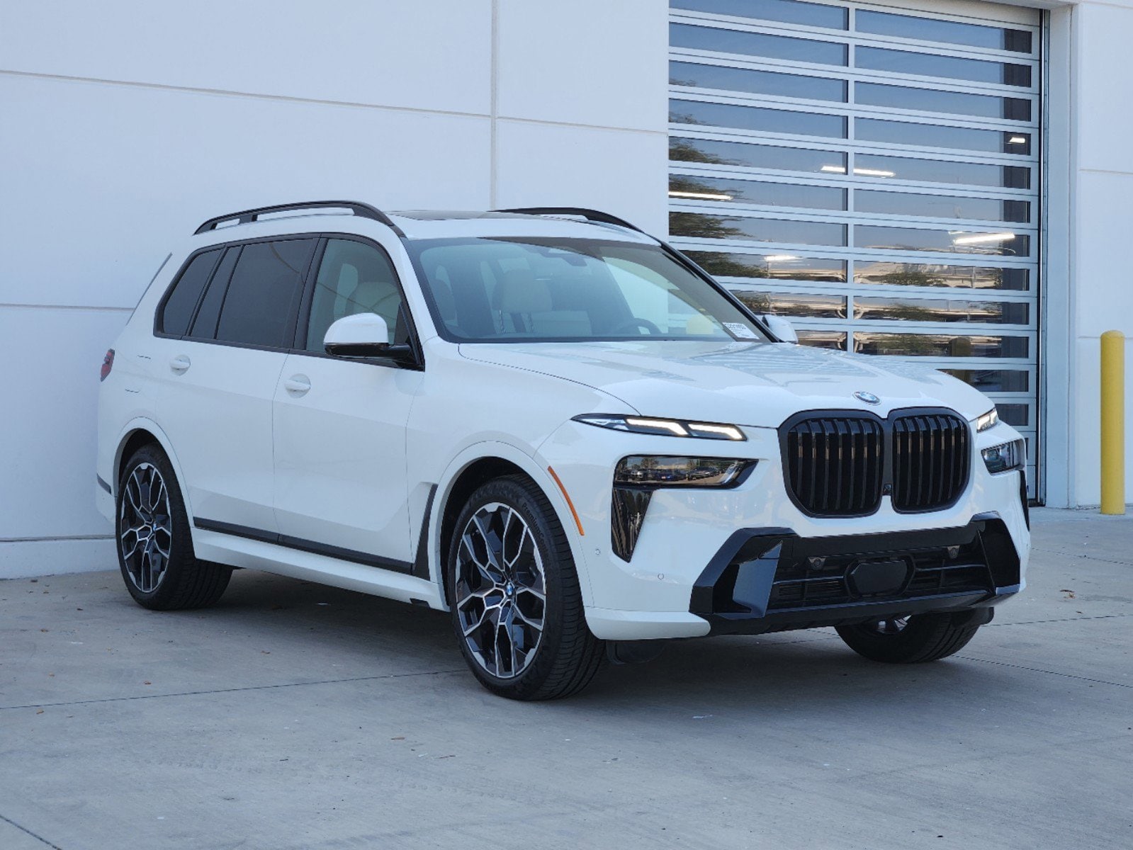 Used 2024 BMW X7 40i with VIN 5UX23EM0XR9V57495 for sale in Plano, TX