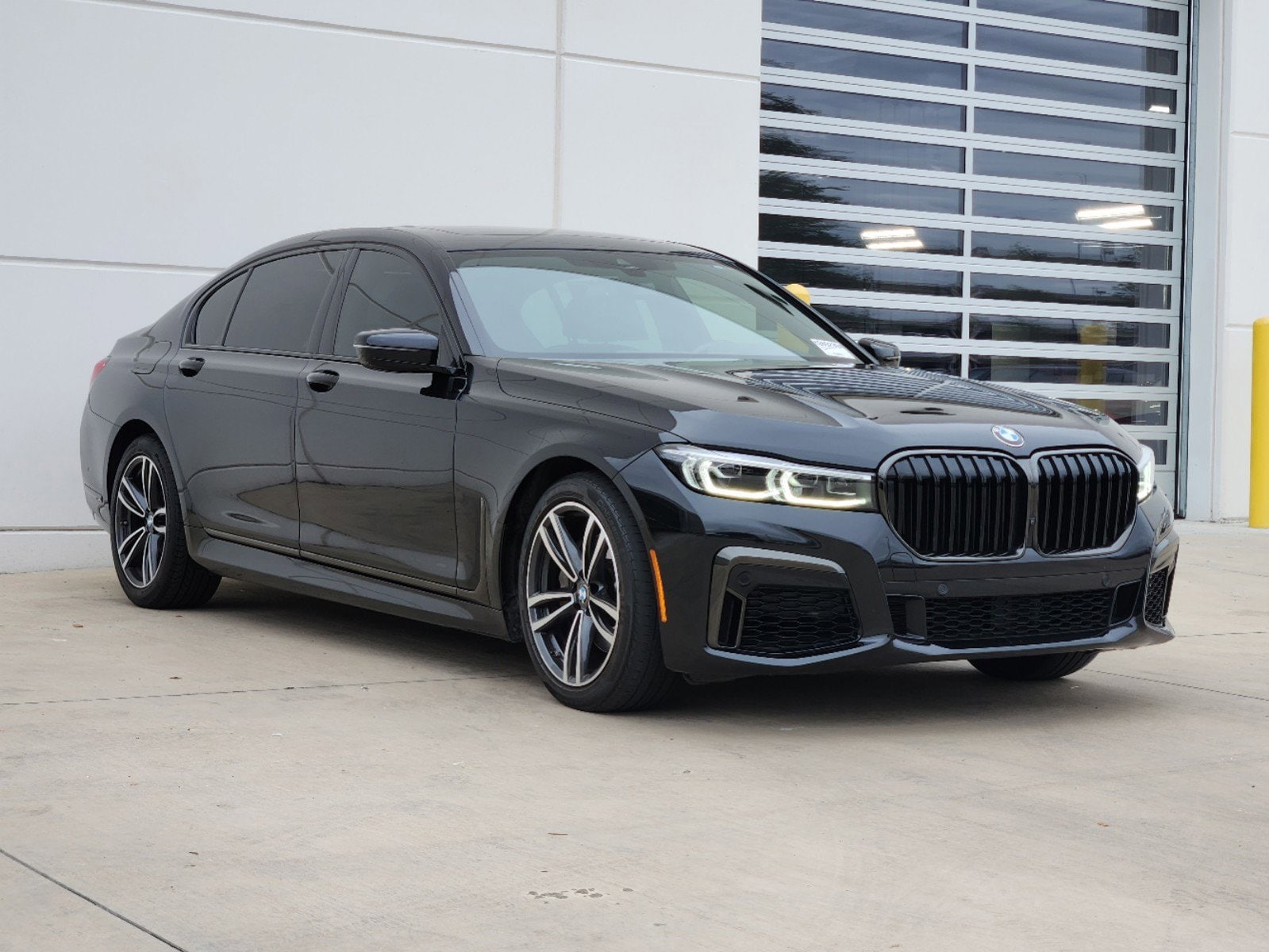 Used 2022 BMW 7 Series 740i with VIN WBA7T2C09NCH30556 for sale in Plano, TX