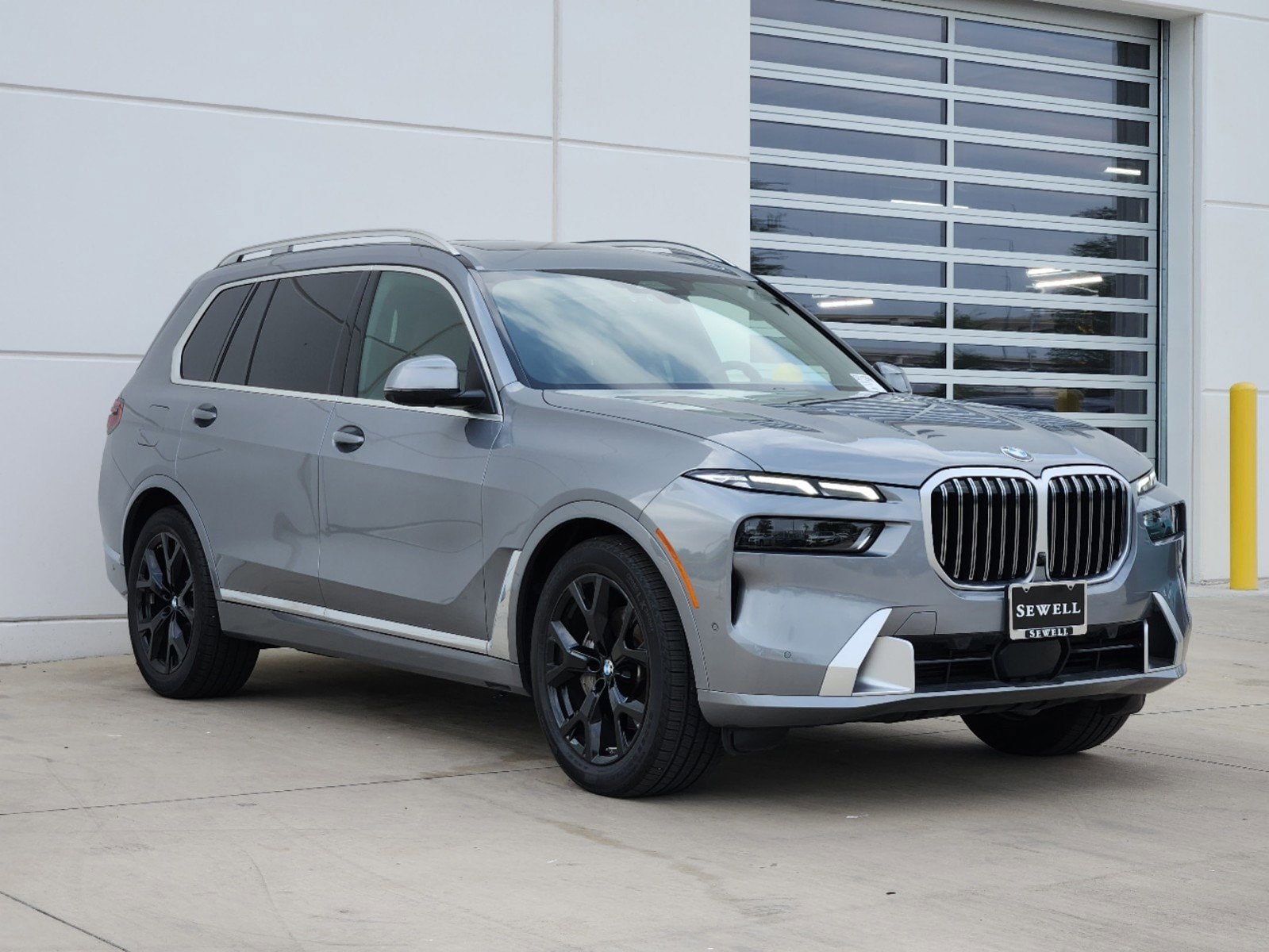 Used 2024 BMW X7 40i with VIN 5UX23EM02R9S92975 for sale in Plano, TX