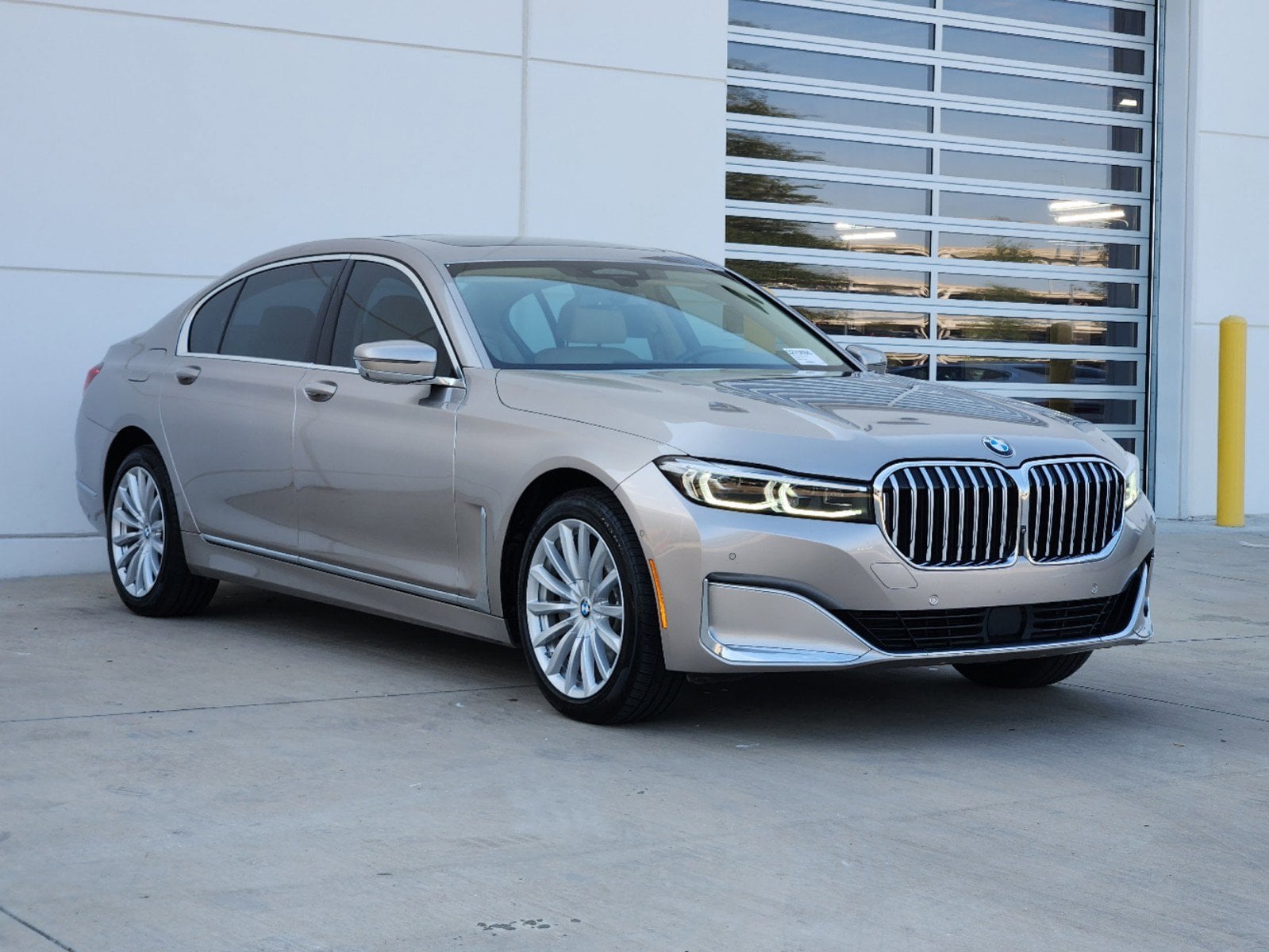 Used 2021 BMW 7 Series 740i with VIN WBA7T2C02MCF77582 for sale in Plano, TX