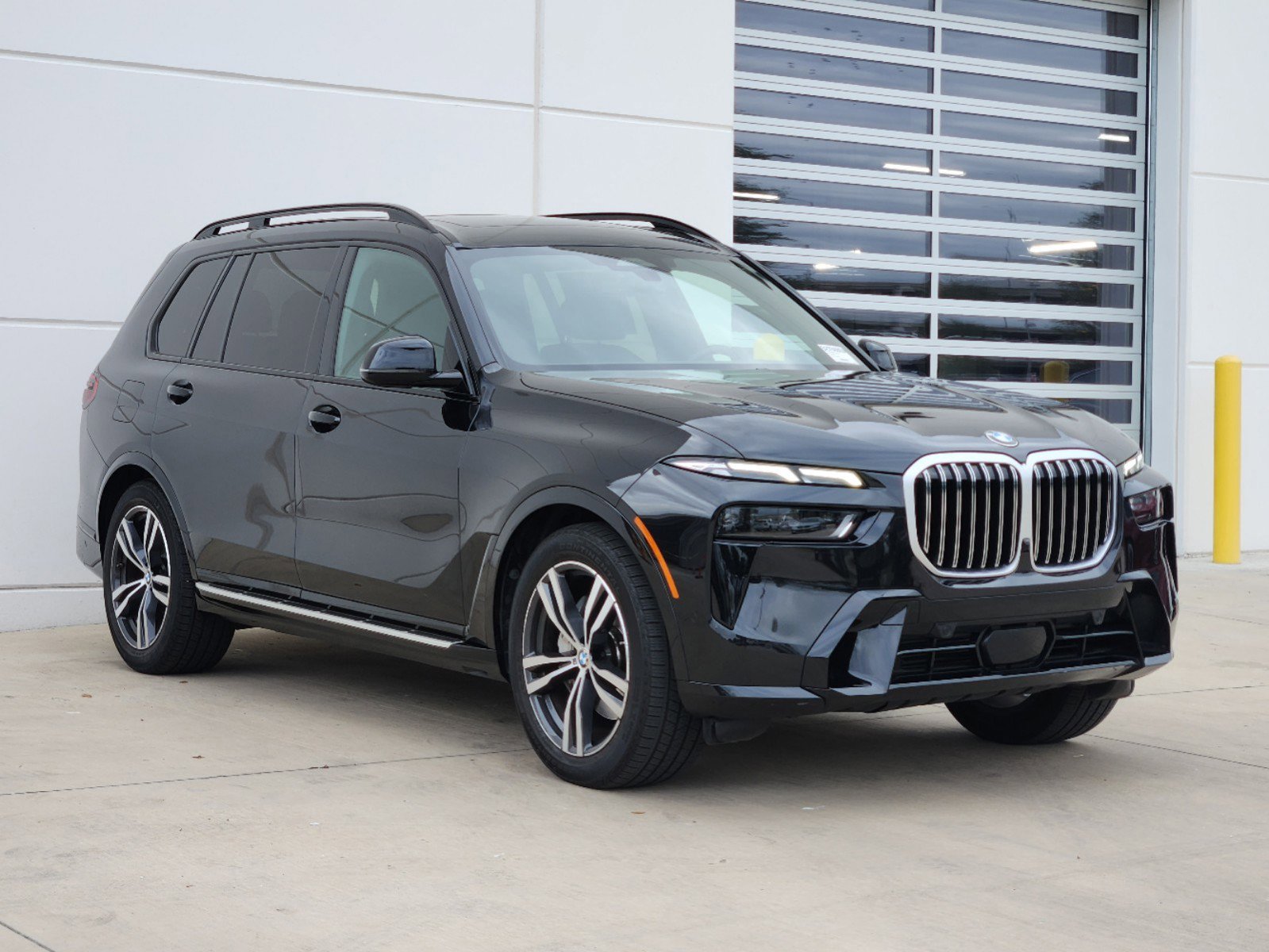 Used 2023 BMW X7 40i with VIN 5UX23EM05P9P50781 for sale in Plano, TX