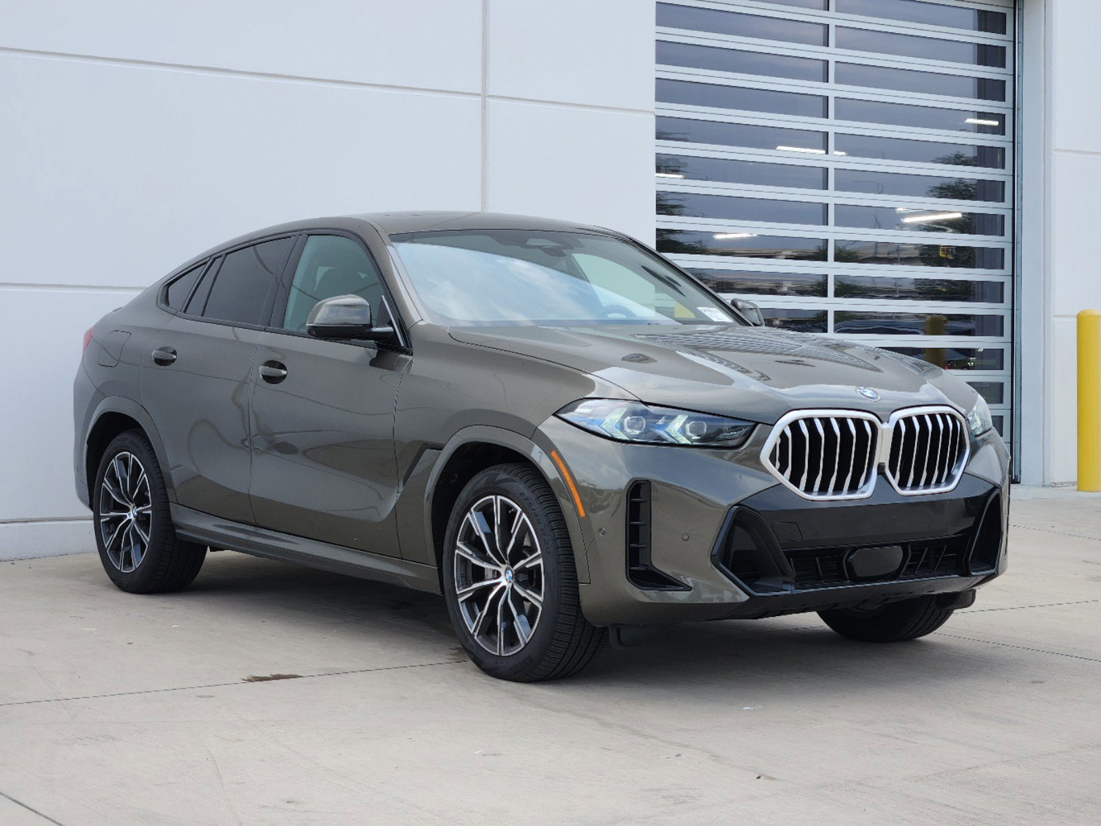 Used 2024 BMW X6 40i with VIN 5UX33EX00R9U15740 for sale in Plano, TX