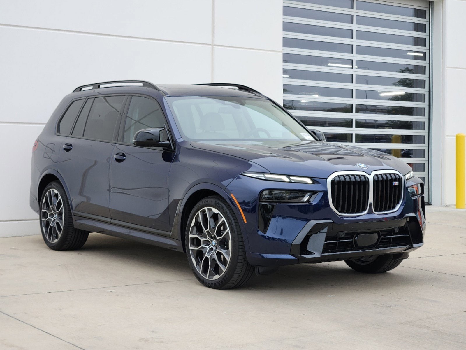 Used 2024 BMW X7 M60i with VIN 5UX33EM01R9V42873 for sale in Plano, TX